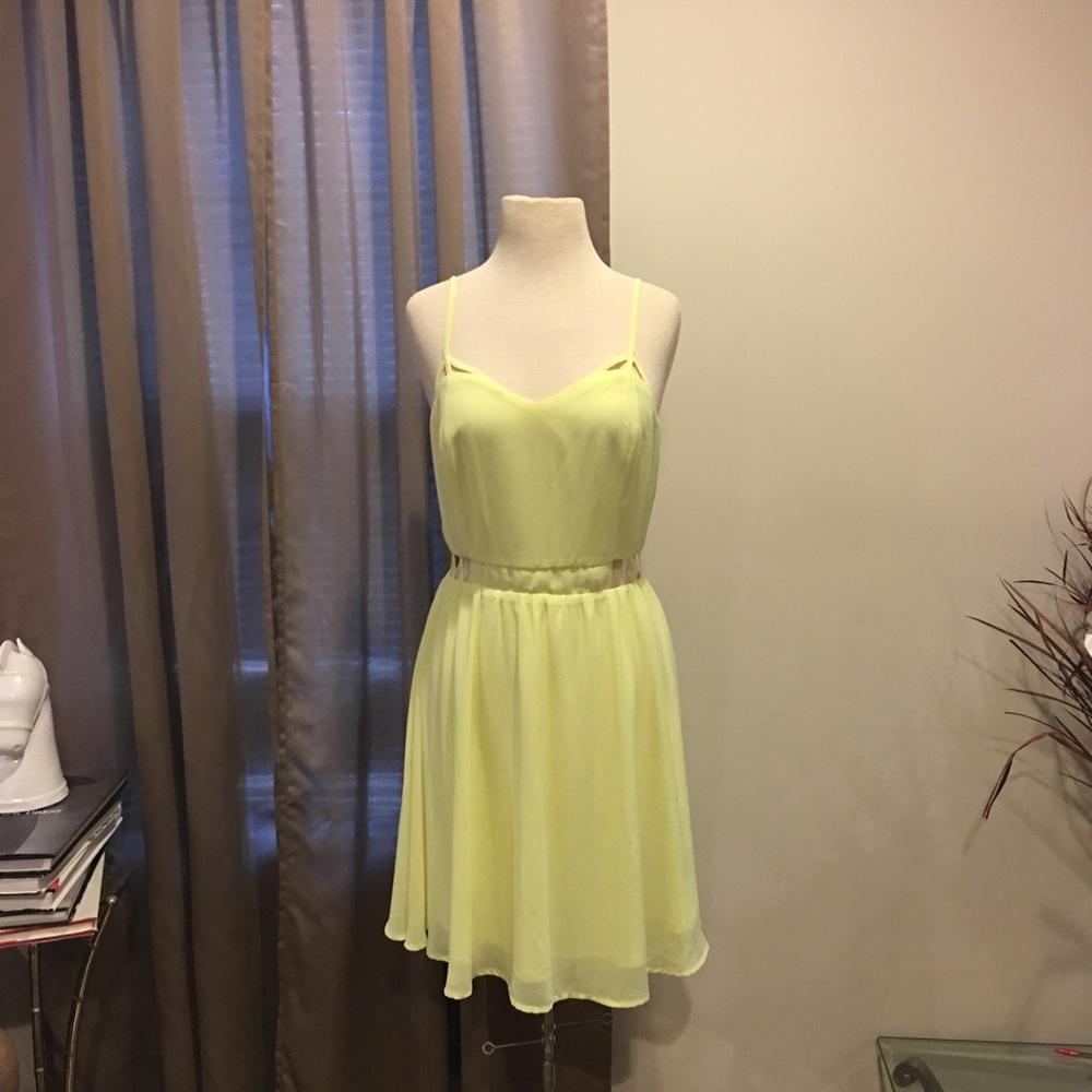 Neon yellow stunner⭐️⭐️⭐️⭐️⭐️